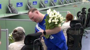 Волонтеры Народного фронта организовали поздравительные десанты в самых разных регионах страны.