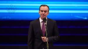 Поздравил женщин с международным женским днём