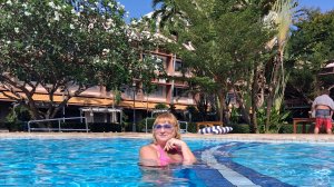 Паттайя.Болталки в бассейне!