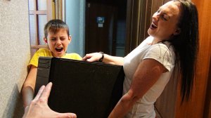 ЗАБИРАЮ КОМПЬЮТЕР У ГРИФЕРА В РЕАЛЬНОЙ ЖИЗНИ ИЗ-ЗА МАЙНКРАФТ!