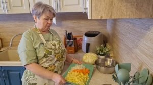 ГОТОВЛЮ ЩИ, А ЛЁШИК ХОДИЛ НА OZON И ОПУСТИЛ КАРТОШКУ В ПОДПОЛ.