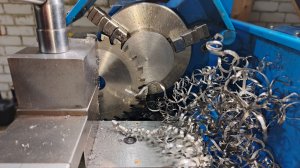 Режу сталь диском по дереву на китайском токарном станке WM-210