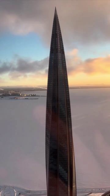 Лахта Центр с высоты птичьего полёта, высота постройки 462 метра