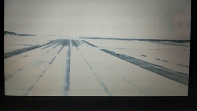 Камера в кабинете пилота самолёта. Посадка самолёта в аэропорту Москвы.