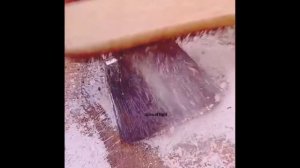 Простой способ оживить засохшую кисть для краски