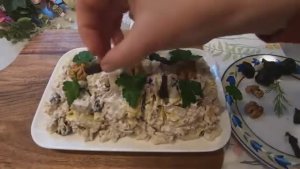 🥗 Салат НОВИНКА! «Женская Интрига» к 8 марта — настоящая интрига для вкусовых рецепторов!