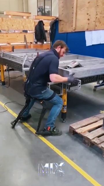 🪑 Стул, который крепится к ногам и повторяет ваши движения