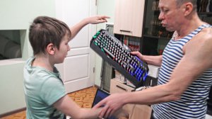 ОТЕЦ СЛОМАЛ КЛАВИАТУРУ ПОПОЛАМ ГРИФЕРУ В РЕАЛЬНОЙ ЖИЗНИ ИЗ-ЗА МАЙНКРАФТ!