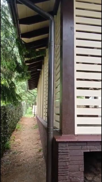 Беседка - три в одном.  Это и зона отдыха и летняя кухня и спротзона.