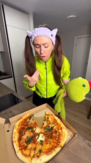 КОГДА СЕСТРА СЪЕЛА ПЕРВЫЙ КУСОК ПИЦЦЫ