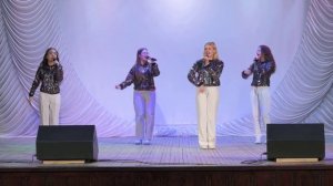 "Мы делаем выбор сами" исп.  "Поющие сердца"