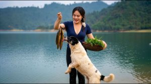 Ловля вьюна с помощью бамбуковой трубки — традиционные навыки рыбной ловли.