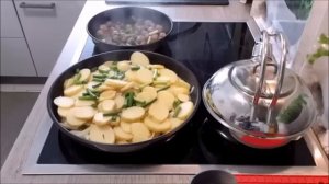 Жареная картошка с фрикадельками и салатом! Домашняя еда Кухня Рецепты  #еда #после еды