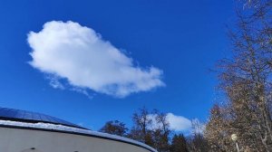 А мимо плыли облака