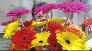 ОТВЕТ НА КОММЕНТАРИИЙ : ЦВЕТЫ, 🪻 ЦВЕТЫ 🌺,ЦВЕТЫ🌹.УЛЫБАЕМСЯ,НО НЕ СКАНДАЛИМ😂