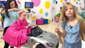 СОФУНЬЯ ШАЛУНЬЯ - НИКА ПЕРВЫЙ РАЗ У ПАРИКМАХЕРА. У СОФИИ НОВЫЕ ВОЛОСЫ.