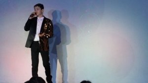 ХУСАИНОВ ИСЛАМ - КОНЦЕРТ В ШКОЛЕ УЧИТЕЛЯМ - ДАРИТЕ ЖЕНЩИНАМ ЦВЕТЫ