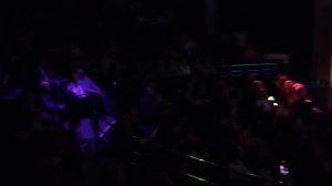 Мексиканское шоу исполняет песню El mariachi loco