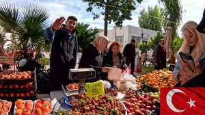 Заехали на рынок. Клубника ну очень вкусная