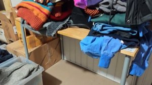 Помощь беженцам на складе