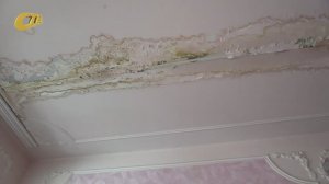 ЖИТЕЛЬНИЦА ДОМА №2 ПО УЛ. ГАГАРИНА ПОЖАЛОВАЛАСЬ НА ПРОТЕКАЮЩУЮ МНОГО ЛЕТ КРЫШУ