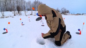 ОГО... ПОСТАВИЛ ЖЕРЛИЦЫ НА ЩУЧЬЮ ТРОПУ И ТУТ НАЧАЛОСЬ!!! Рыбалка с ночёвкой по последнему льду.