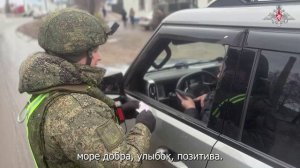 Сотрудники военной полиции и ВАИ поздравили женщин с наступающим праздником
