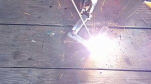 Классная самоделка из куска профильной трубы. Приспособа для бензопилы.