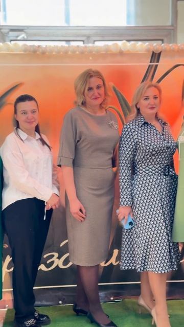 Улыбки, смех и вспышки камер — так началось наше утро!  Наши женщины — наше вдохновение и радость.