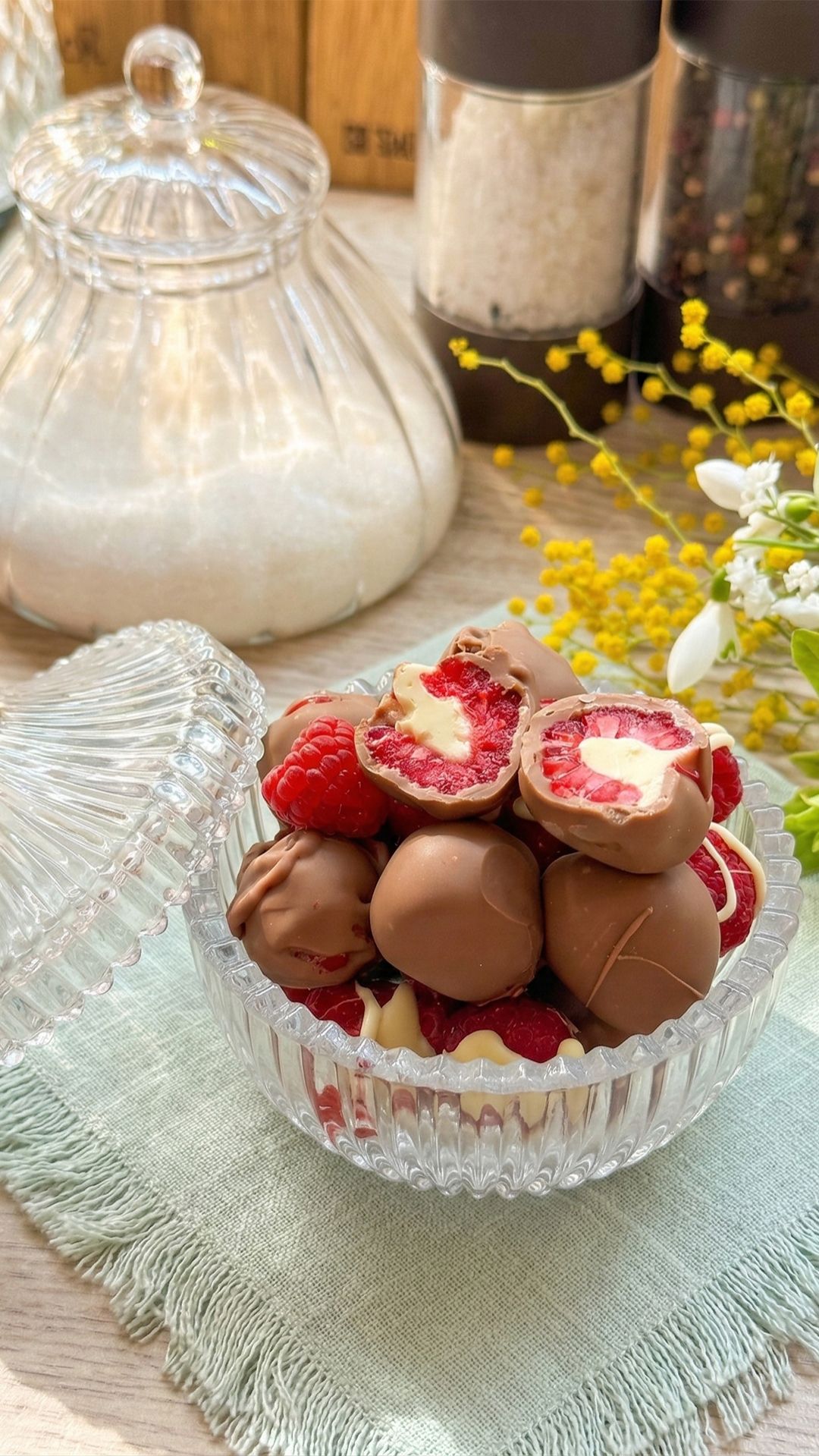 Малина в шоколаде. Трендовый десерт дома. Порадуйте родных и близких. Выходит намного выгоднее