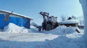 Весна начинается со снега, расчистка снега трактором ЮМЗ. Крутимся во дворе как на минитракторе 😃
