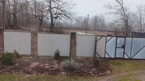 А снег все идет и идет.