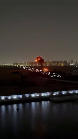 Дубай .. обломки сбитого беспилотника рухнули недалеко от отеля ... становится не безопасно !!!