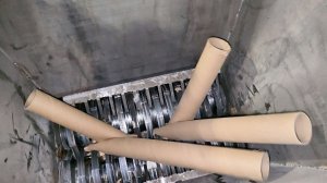 ♻️ Переработка картона: дробим втулки от стрейч‑ленты и коробки! На шредере ИШМ-220-500🔩 #вторсырьё
