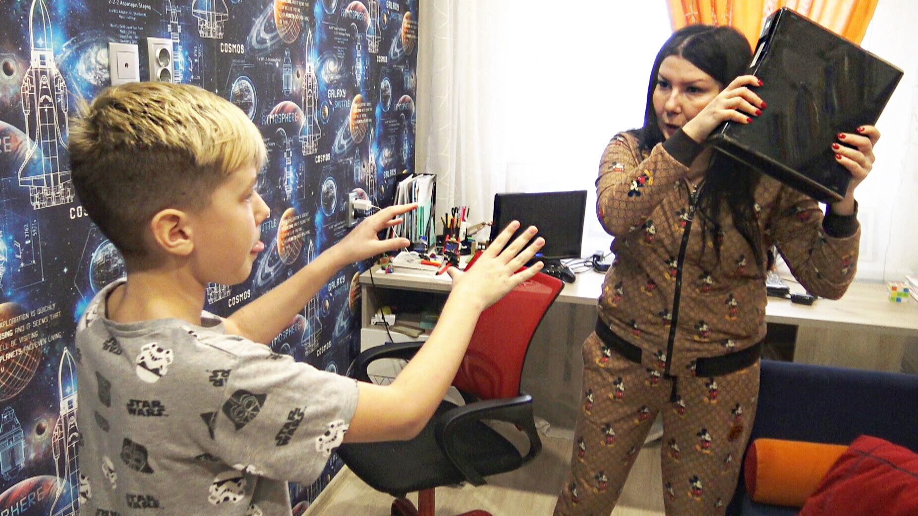 МАТЬ ГРИФЕРА РАЗБИЛА СЫНУ XBOX 360 В РЕАЛЬНОЙ ЖИЗНИ ИЗ-ЗА МАЙНКРАФТ!