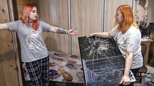 ГРИФЕРША РАЗБИЛА ТЕЛЕВИЗОР ЗА 60 000 РУБЛЕЙ В РЕАЛЬНОЙ ЖИЗНИ!