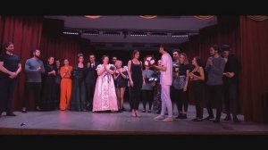 Заключительный поклон 11 бродвейской группы на выпускном экзамене 1 цикла.