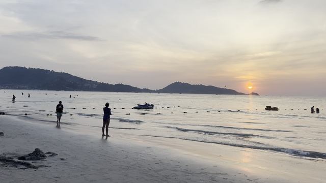 Зимовка в Тайланде с годовасиком 23.1.26 спасение рыбок на пляже, Анфиса надоело купаться в море