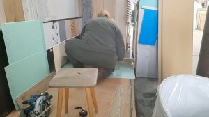 укладка ламината. снимаю пробу. на складе!!!