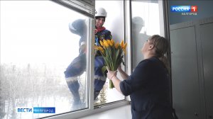 Спасатели МЧС поздравили белгородских медиков с 8 Марта