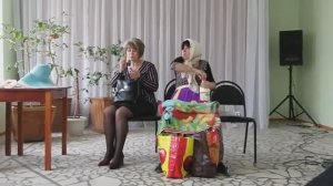 Сцена в поезде: две девушки - городская и деревенская, юмористическая сценка на корпоративе