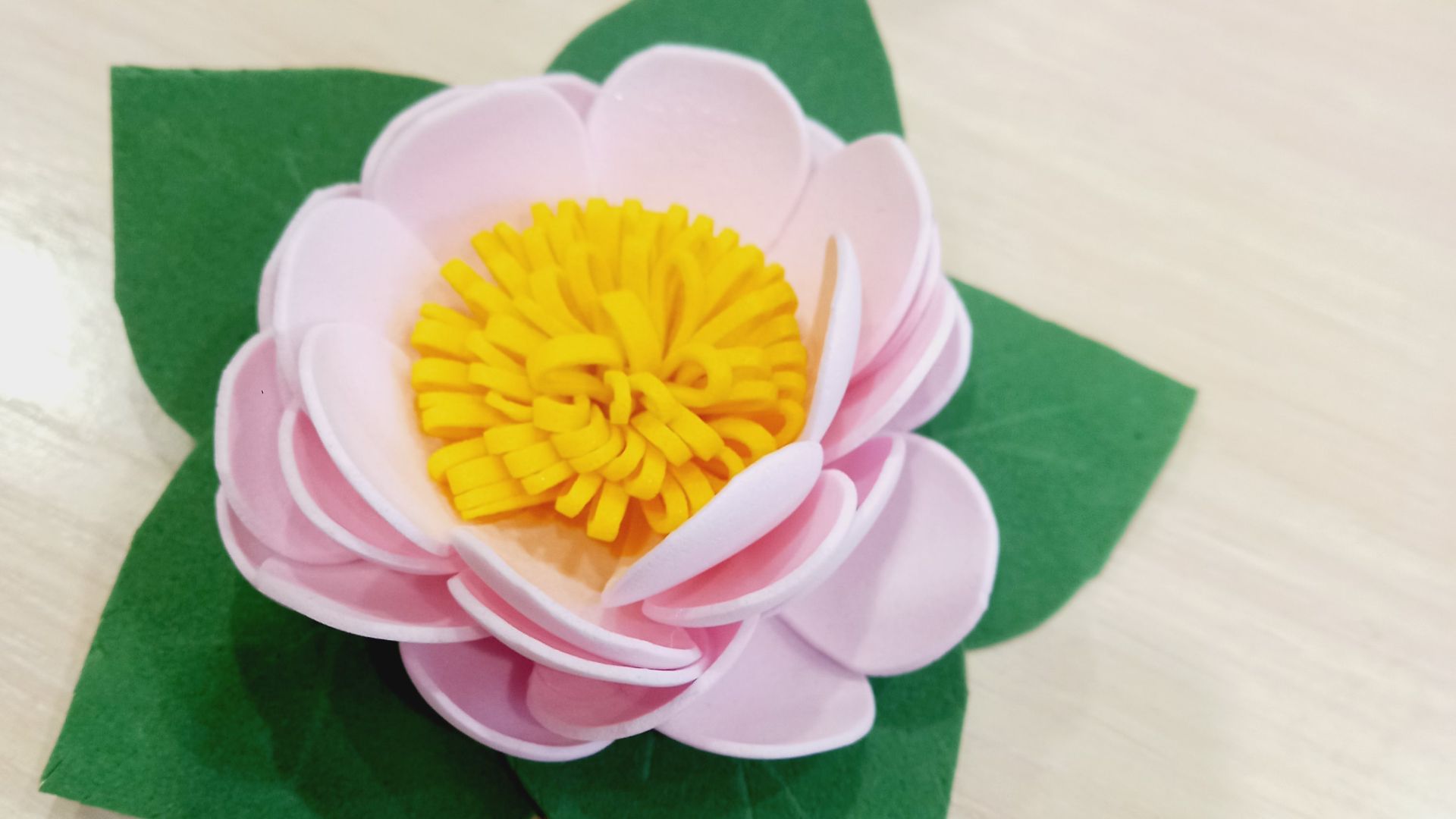 Делаю этот цветок впервые, но результатом довольна. МК цветок из фоамирана своими руками