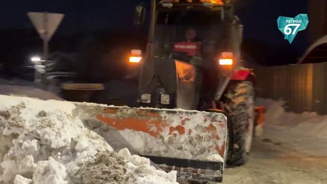 80 единиц техники каждый день убирают снег в Смоленске