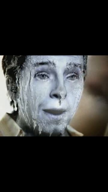 Жёсткая реклама Ментоса. Голова замёрзла