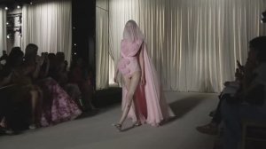 Показ женской коллекции Giambattista осень-зима 2024-2025