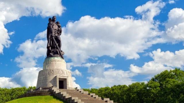 9 мая 2026 Мир Спас Русский Солдат! смотреть онлайн