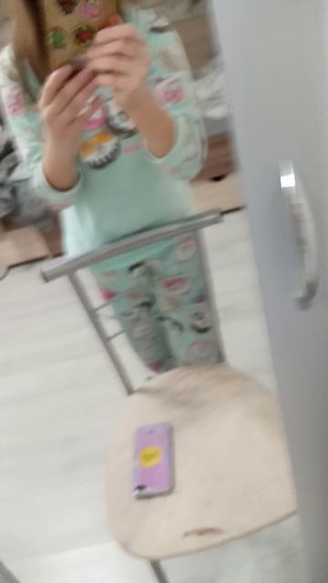 показываю чехлы на телефон