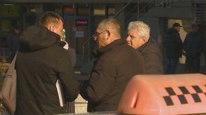 В Сочи таксистов начали штрафовать за навязчивые предложения у вокзалов