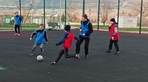 Дети и подростки поиграли в футбол 06.03.2026. Игра первая.