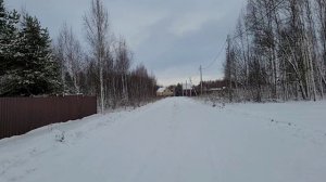 А снег не знал и падал